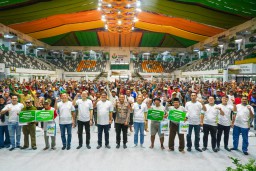 HUT ke-53 Petrokimia Gresik Peduli dan Berbagi Berkah untuk 530 Abang Becak