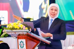 Tegaskan Komitmen Bangun Pendidikan Islam Inklusif dan Kolaboratif, Gubernur Khofifah Raih Penghargaan Tokoh Kontributif