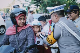 Operasi Patuh Semeru 2025: Polres Gresik Kampanyekan Kesadaran Lalu Lintas dengan Pendekatan Humanis