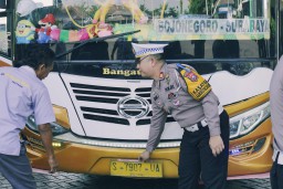 Ramp Check Angkutan Umum di Gresik Diperketat, Dua Bus Ditilang Karena KIR Mati