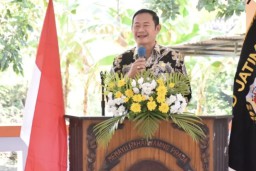 Hadiri Tasyakuran HUT PP POLRI dan Dian Kemala XXVI, Bupati Yes Ajak Purnawirawan Perkuat Sinergi Pembangunan dan Lawan Disinformasi