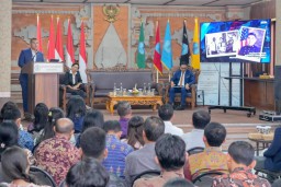 Kuliah Umum Universitas Mahendradatta, Wamen Ossy Ceritakan Peran Reforma Agraria untuk Pengelolaan Tanah