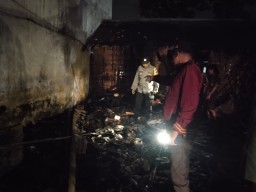 Kebakaran di Jember Tewaskan Nenek, Dua Armada Damkar Rusak