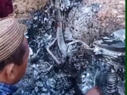 Gempar! Motor Warga di Sampang Diduga Dibakar Orang Tak Dikenal