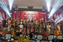 Bank Jatim Rayakan HUT RI Ke-80 dan HUT Bank Jatim ke-64 dengan Defile Nusantara, Gaungkan Semangat Kebersamaan dan Transformasi