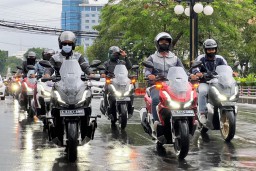 Cari Aman Berkendara di Cuaca Tidak Menentu, MPM Honda Jatim Ajak Pengendara Tetap Waspada