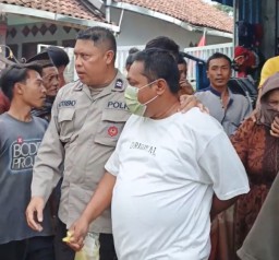 Ketahuan Curi Belasan Baju di Toko Jember,  Dua Bersaudara Diamuk Massa