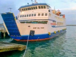 Arus Logistik ke Bawean Tersendat Karena Kapal Gili Iyang Tak Kunjung Beroperasi, Ketua DPRD Gresik Telpon Dirut ASDP, Begini Hasilnya