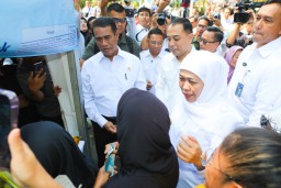 Gubernur Khofifah dan Mentan Buka GPM di : 828 Titik Jatim Serentak untuk Wujudkan Stabilitas Harga Bahan Pokok di Jatim
