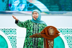 Hadiri Maulid Nabi di Malang, Gubernur Khofifah Ingatkan Muslimat NU Saring Sebelum Sharing