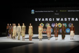Murid SMK Jatim Tembus Panggung Fashion Dunia, Gubernur Khofifah: Bukti Pendidikan Vokasi Berkelas Global