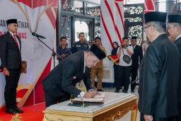 Dorong Kualitas Pelayanan Publik, Bupati Sampang Mutasi 32 Pejabat