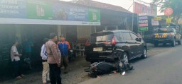 Pemotor di Balongpanggang Tewas Usai Tabrak Mobil Parkir
