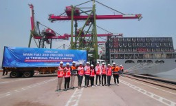 PT Terminal Teluk Lamong Sambut  Maiden Call Service TPI Pelayaran Wan Hai