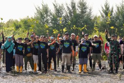 Dukung Program Gubernur Jateng, Pelindo Petikemas Sumbang 50 Ribu Bibit Mangrove