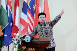 Jadi Keynote Speaker Seminar 2nd ICEBEMA 2025, Wagub Emil Paparkan Keunggulan dan Kemajuan Ekonomi Jawa Timur