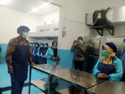 Ketua Satgas MBG Sampang Tekankan Semua Dapur Tidak Berkompetisi, Harus Saling Mendukung Program Presiden