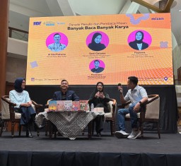 Dari Kurir Surat Cinta Hingga Katarsis Komunal, Penulis Mizan Kupas Proses Kreatif dalam Parade Buku