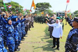 Gubernur Khofifah Pimpin Pembaretan Serentak 1.346 Siswa SMA Taruna Se Jatim