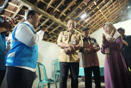 Terang yang Dinanti: Kisah Karmini Rasakan Kemerdekaan Energi Bersama PLN