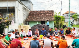 Sinergi Nurul Hayat dan BMT Mandiri Sejahtera Bedah Rumah Buruh Cuci di Gresik