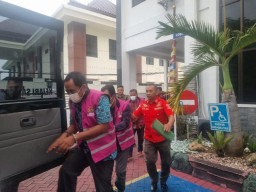 Rugikan Negara Rp 2,9 Miliar, Kejari Sampang Tahan 4 Tersangka Kasus Korupsi Dana PEN