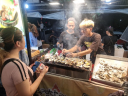 Festival Makanan Thailand Hadir di Icon Mall, Ribuan Pengunjung Padati Sun Thai Street Food