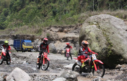 Cari Aman Berkendara & Persiapan Trabasan Bareng Honda CRF150L