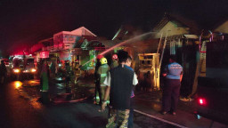 Diduga Konsleting Listrik, Toko Kelontong di Kediri Hangus Terbakar
