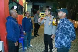 Ajak Bupati, Kapolres Gresik Patroli Malam Sambangi Pos Ronda