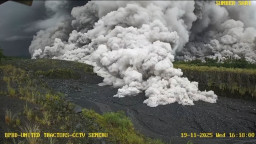 Gunung Semeru Erupsi Dahsyat, Kolom Abu Capai 2.000 Meter