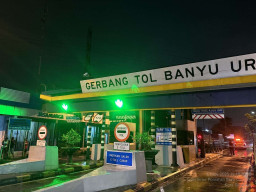 Gerbang Tol Banyu Urip Nyaris Roboh Tertemper Truk Hidrolis