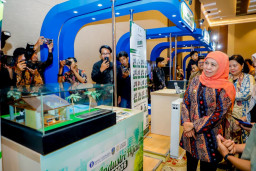 Gubernur Khofifah Kukuhkan 51 Anggota Forum Industri Hijau Jatim, Dorong Percepatan Menuju Net Zero Emission 2060