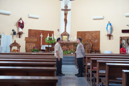 Jelang Natal 2025, Kapolres Bojonegoro Sambangi Gereja, Pastikan Keamanan dan Kenyamanan Ibadah