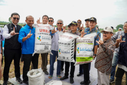 Kabupaten Lamongan Jadi Pilot Project Simulasi Penebusan Pupuk Subsidi Sektor Perikanan