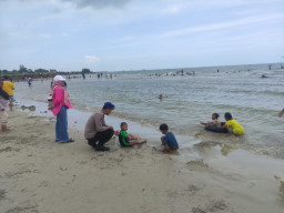 Antisipasi Laka Laut, Satpolair Polres Gresik Perketat Penjagaan di Pantai Dalegan