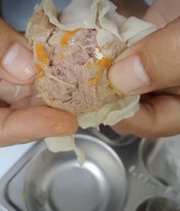 Dimsum Berulat yang Diduga Berasal dari Program MBG di Bojonegoro Viral, Warganet Pertanyakan Kualitas Makanan