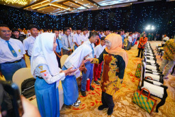Gubernur Khofifah Launching Program Bantuan Pendidikan Prasejahtera