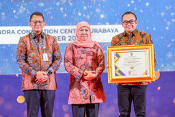 Gubernur Khofifah Dorong Penguatan Reformasi Birokrasi dan Pelayanan Publik Melalui Penghargaan Kinerja 2025