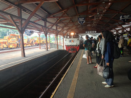 Libur Nataru, Lonjakan Penumpang di Stasiun Bojonegoro Capai Puluhan Ribu