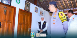 Gubernur Khofifah Dampingi Kapolri Ziarah dan Peletakkan Batu Pertama Rumah Singgah dan Museum Marsinah