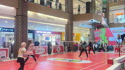Pertama di Gresik! Gressmall Sulap Atrium Jadi Lapangan Bulu Tangkis, Wadah Hidup Sehat Wanita Karier & Mahasiswa