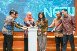 Cetak Sejarah! Khofifah dan Menkomdigi Luncurkan Program Talenta Digital Jatim Mendunia