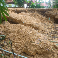 Jalan Desa di Karang Penang Kabupaten Sampang Ambles Karena Longsor