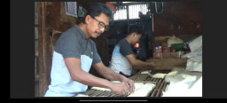 Harga Kedelai Tembus Rp9.500, Pengrajin Tempe di Jember Kurangi Ukuran