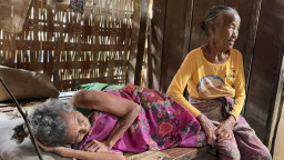 Miris,  Dua Lansia di Sampang Tinggal di Gubuk Tua Serba Kekurangan