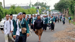Ribuan Jamaah Jalan Kaki Napak Tilas Pendirian NU di Bangkalan