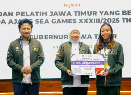 Gubernur Khofifah Serahkan Bonus Rp 8  Miliar Bagi 161 Atlet Dan Pelatih Berprestasi di SEA Games XXXIII Thailand