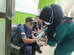 Paparan Asap Kebakaran Gudang Tembakau, Dua Anggota Damkar Jember Terindikasi Keracunan Gas Berbahaya