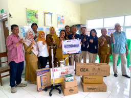 PT Terminal Teluk Lamong Perkuat Layanan Kesehatan Pesisir Lewat Bantuan Alat Medis untuk Pustu Ring 1